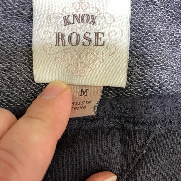 ⭐️KNOX ROSE Embroidered Sleeve Sweatshirt - Picture 4 of 5